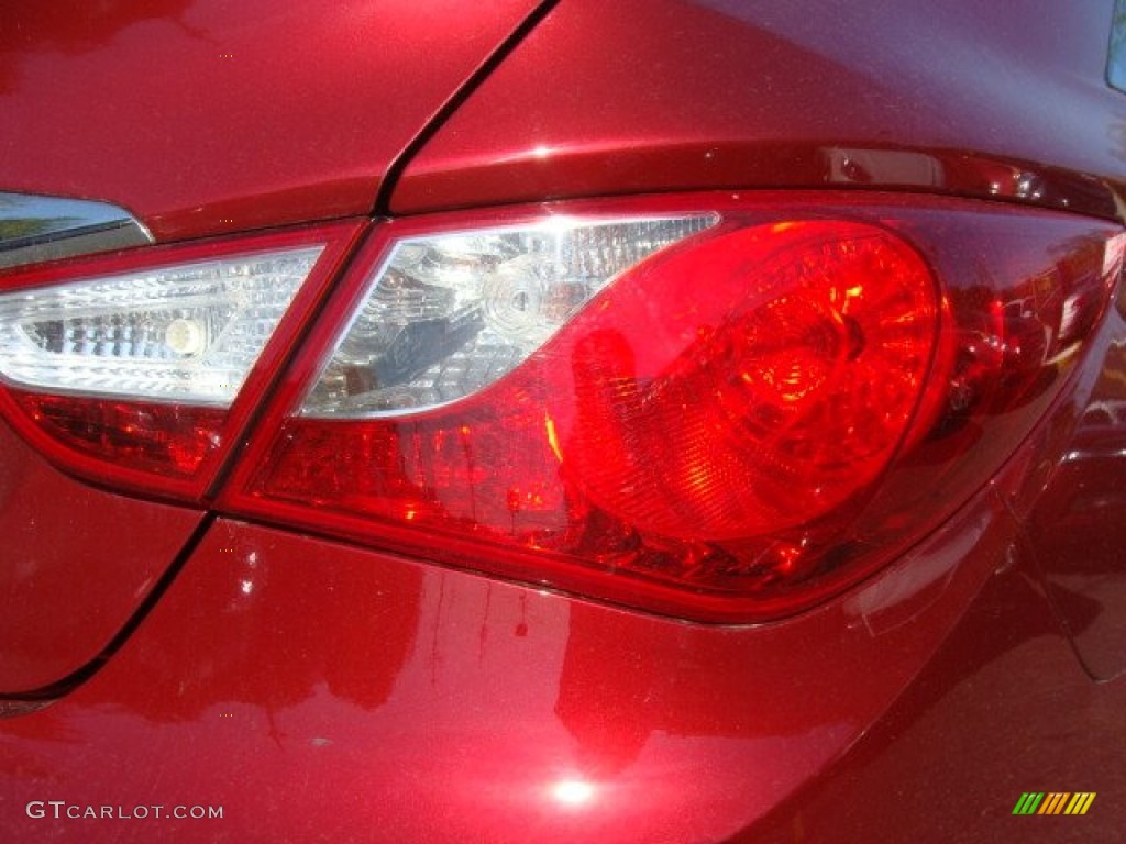 2011 Sonata SE - Venetian Red / Black photo #23