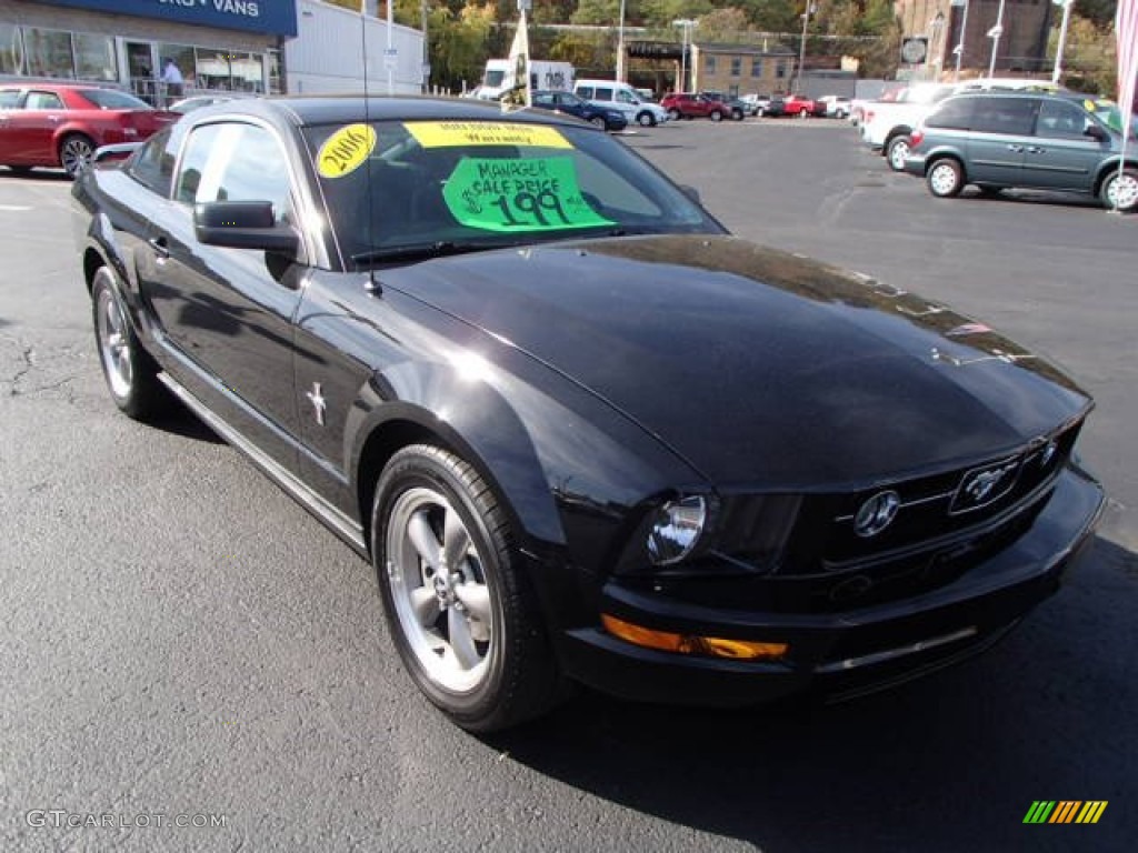 2006 Mustang V6 Premium Coupe - Black / Dark Charcoal photo #2