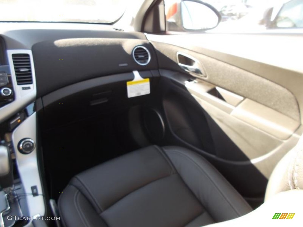 2014 Cruze LT - Red Hot / Jet Black photo #10