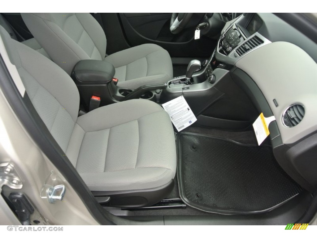 2014 Cruze LT - Champagne Silver Metallic / Medium Titanium photo #16