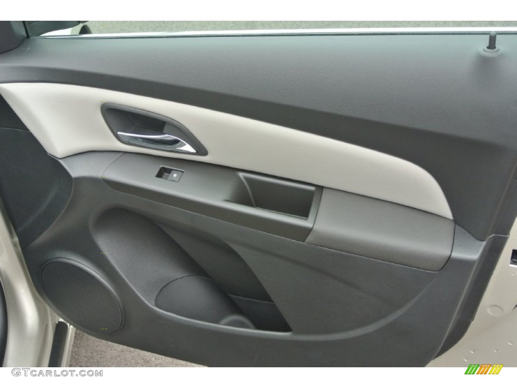 2014 Cruze LT - Champagne Silver Metallic / Medium Titanium photo #17