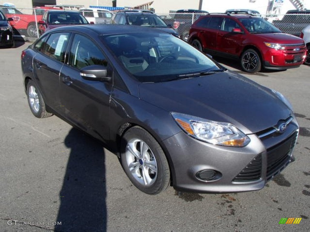 2014 Focus SE Sedan - Sterling Gray / Charcoal Black photo #3