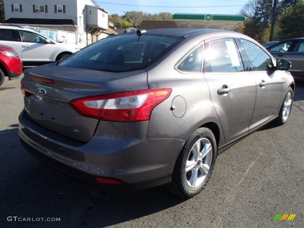 2014 Focus SE Sedan - Sterling Gray / Charcoal Black photo #5