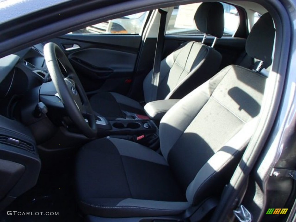 2014 Focus SE Sedan - Sterling Gray / Charcoal Black photo #10