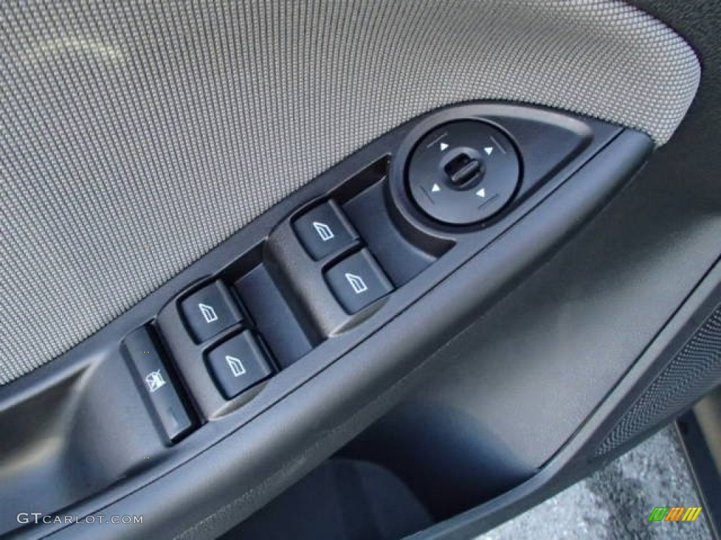 2014 Focus SE Sedan - Sterling Gray / Charcoal Black photo #16