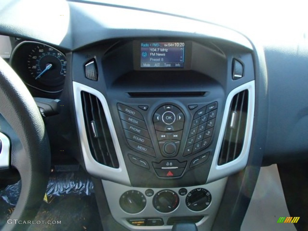 2014 Focus SE Sedan - Sterling Gray / Charcoal Black photo #18