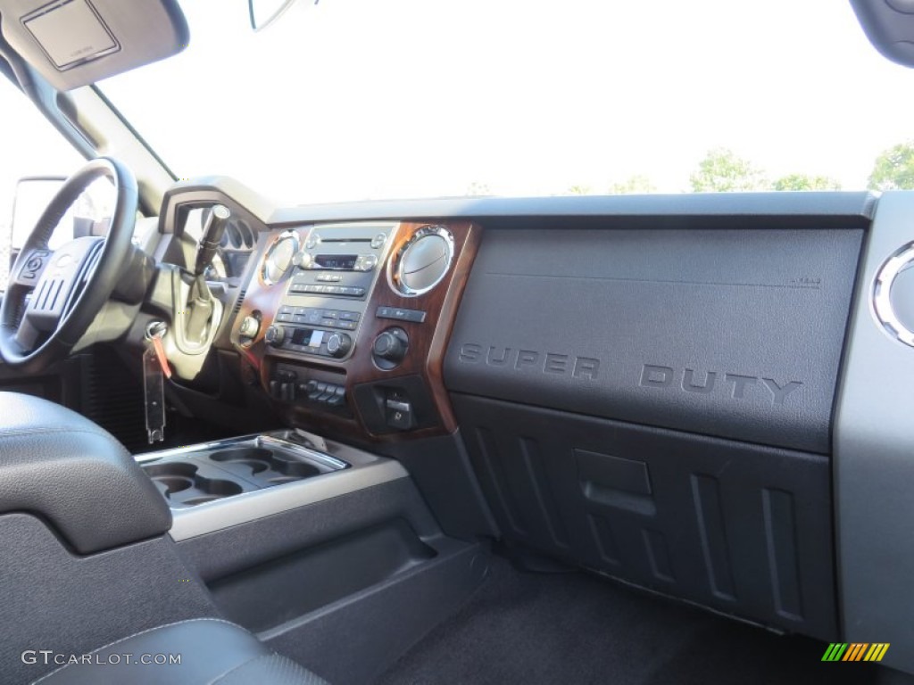 2011 F250 Super Duty Lariat Crew Cab 4x4 - Tuxedo Black Metallic / Black Two Tone Leather photo #28