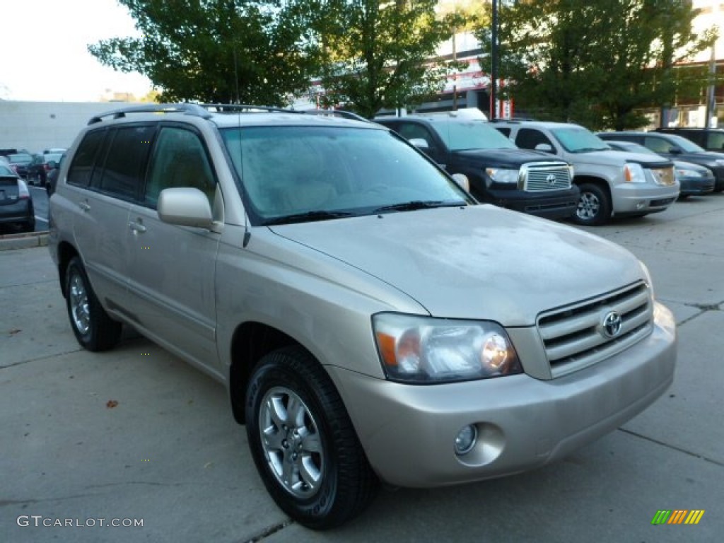 2005 Highlander V6 4WD - Sonora Gold Pearl / Ivory photo #1