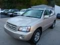 2005 Sonora Gold Pearl Toyota Highlander V6 4WD  photo #3