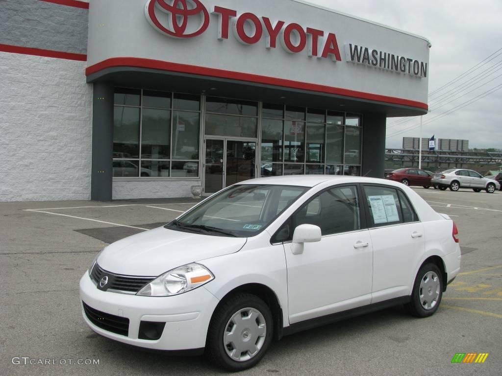 2008 Versa 1.8 S Sedan - Fresh Powder White / Charcoal photo #1