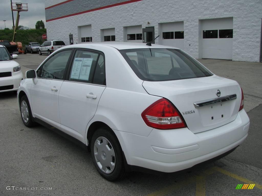 2008 Versa 1.8 S Sedan - Fresh Powder White / Charcoal photo #3