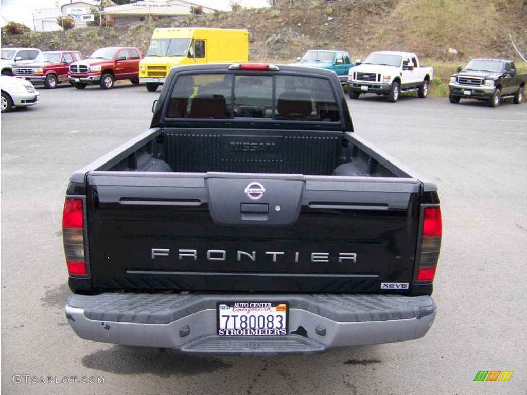 2002 Frontier XE King Cab Desert Runner - Super Black / Charcoal photo #4