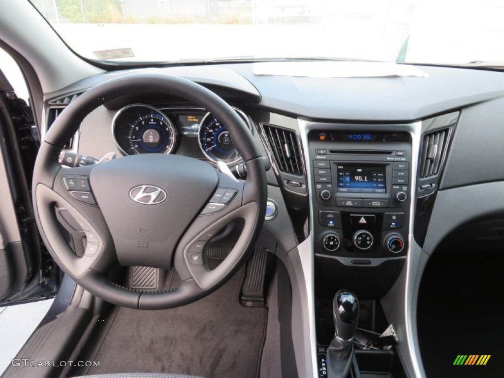 2014 Hyundai Sonata SE Gray Dashboard Photo #87337072