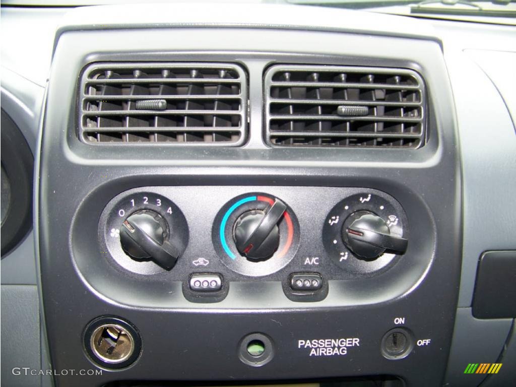 2002 Frontier XE King Cab Desert Runner - Super Black / Charcoal photo #14