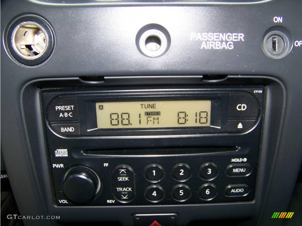 2002 Frontier XE King Cab Desert Runner - Super Black / Charcoal photo #15