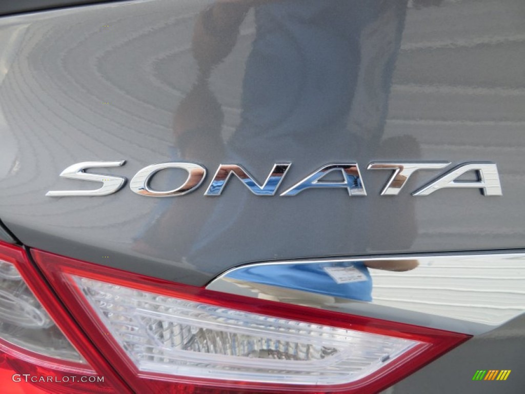 2014 Hyundai Sonata SE Marks and Logos Photos