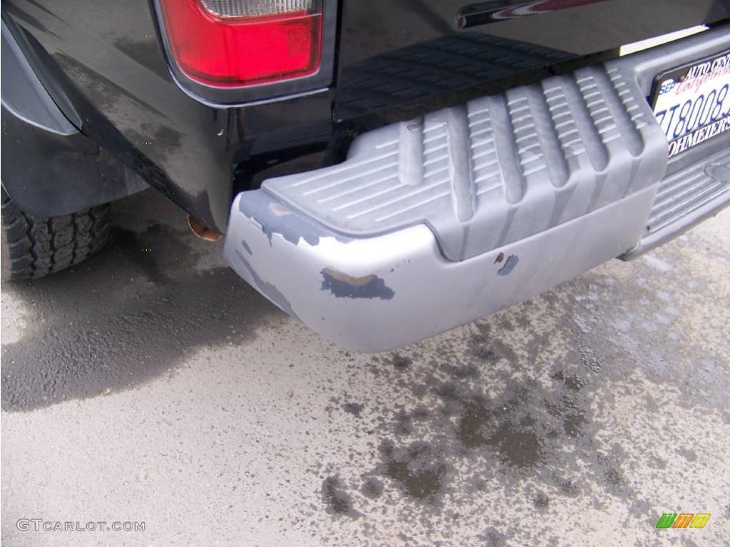 2002 Frontier XE King Cab Desert Runner - Super Black / Charcoal photo #23