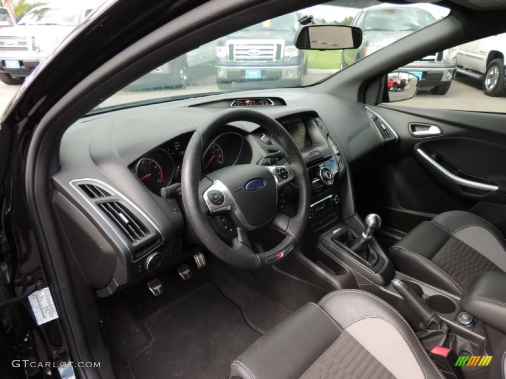 2013 Focus ST Hatchback - Tuxedo Black / ST Charcoal Black Full-Leather Recaro Seats photo #12