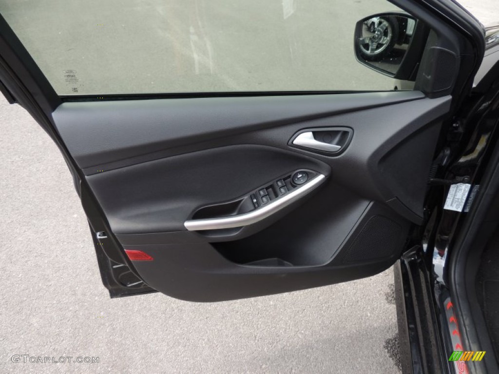 2013 Focus ST Hatchback - Tuxedo Black / ST Charcoal Black Full-Leather Recaro Seats photo #13