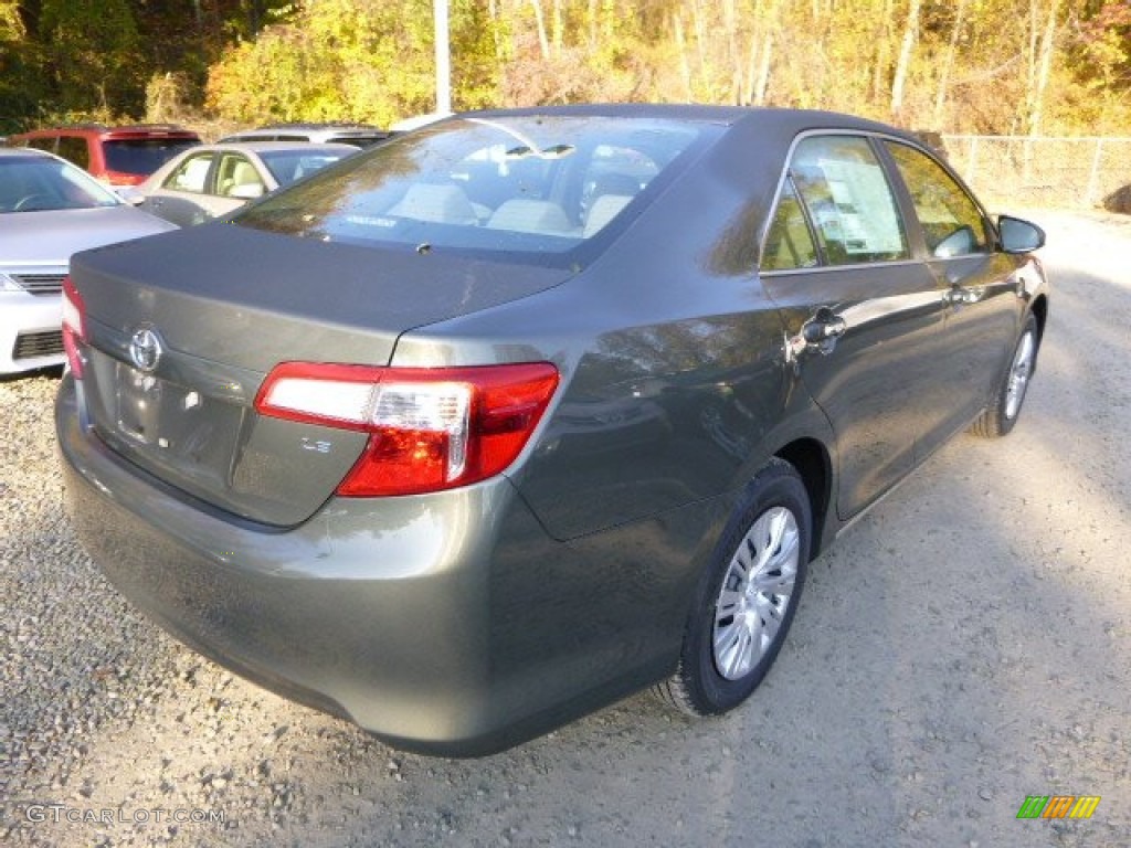 2014 Camry LE - Cypress Pearl / Ivory photo #3