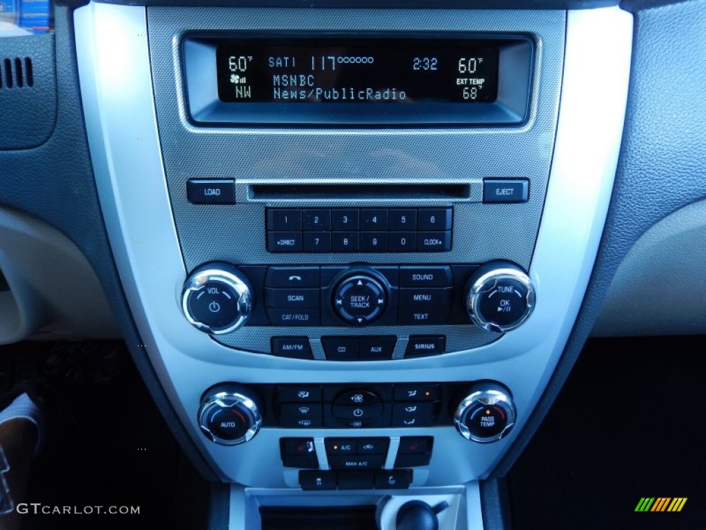 2010 Mercury Milan Hybrid Premier Controls Photo #87351556