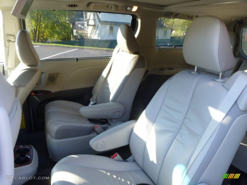 2011 Sienna Limited AWD - Blizzard White Pearl / Light Gray photo #5