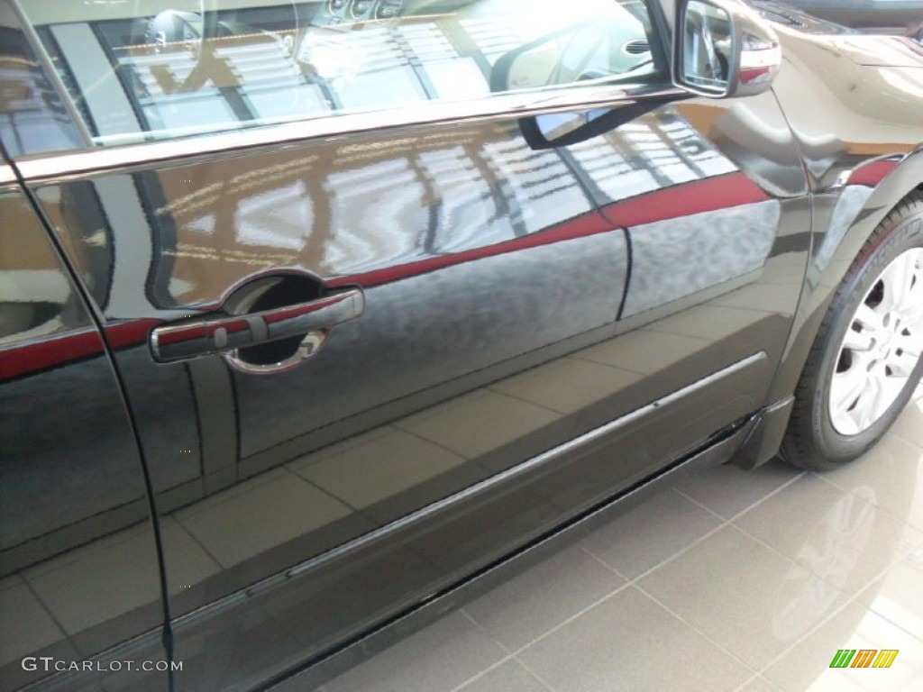 2011 Altima 2.5 S - Super Black / Charcoal photo #5