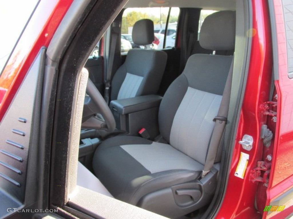 2010 Liberty Sport 4x4 - Inferno Red Crystal Pearl / Dark Slate Gray photo #12