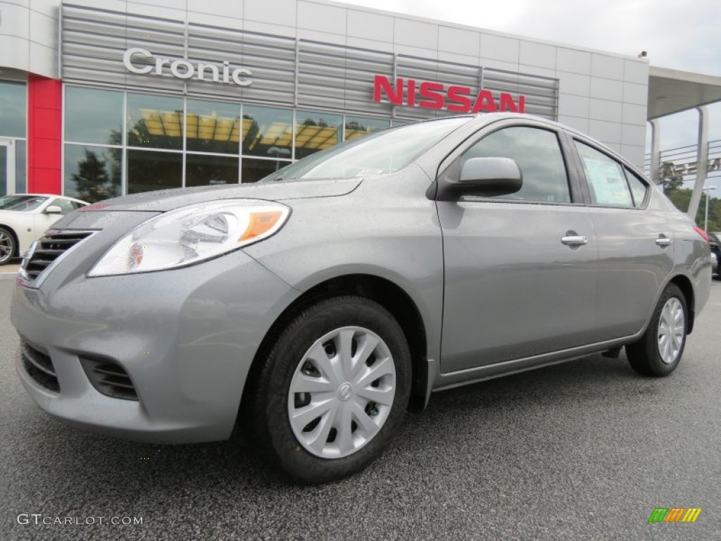 2014 Versa 1.6 SV Sedan - Magnetic Gray / Charcoal photo #1