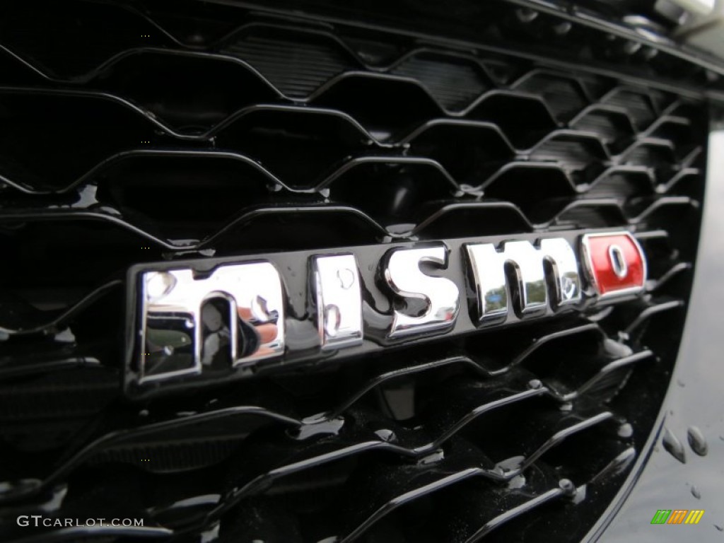 2013 Nissan Juke NISMO AWD Marks and Logos Photos