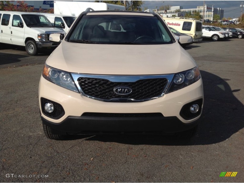 2011 Sorento EX V6 AWD - White Sand Beige / Black photo #2