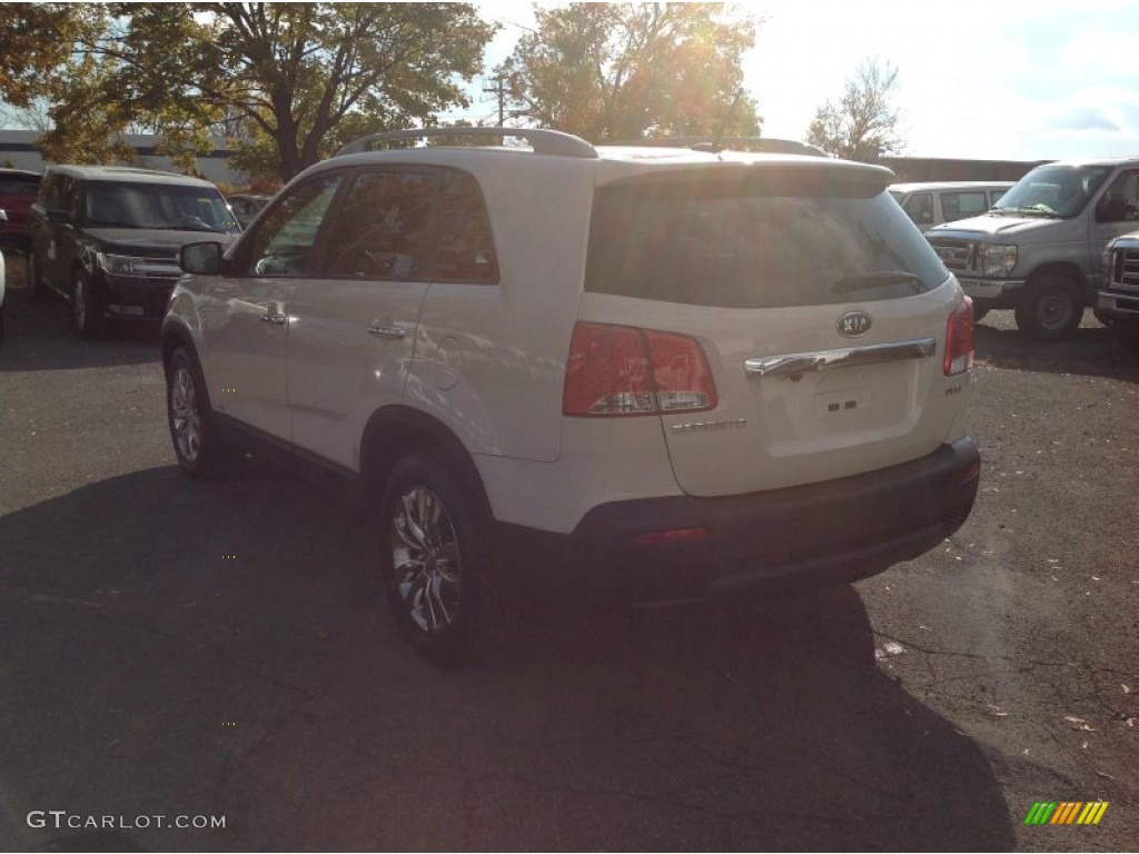 2011 Sorento EX V6 AWD - White Sand Beige / Black photo #5