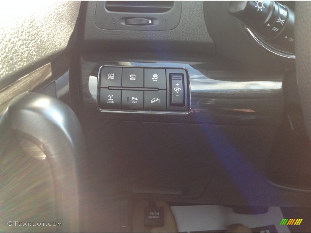 2011 Sorento EX V6 AWD - White Sand Beige / Black photo #19