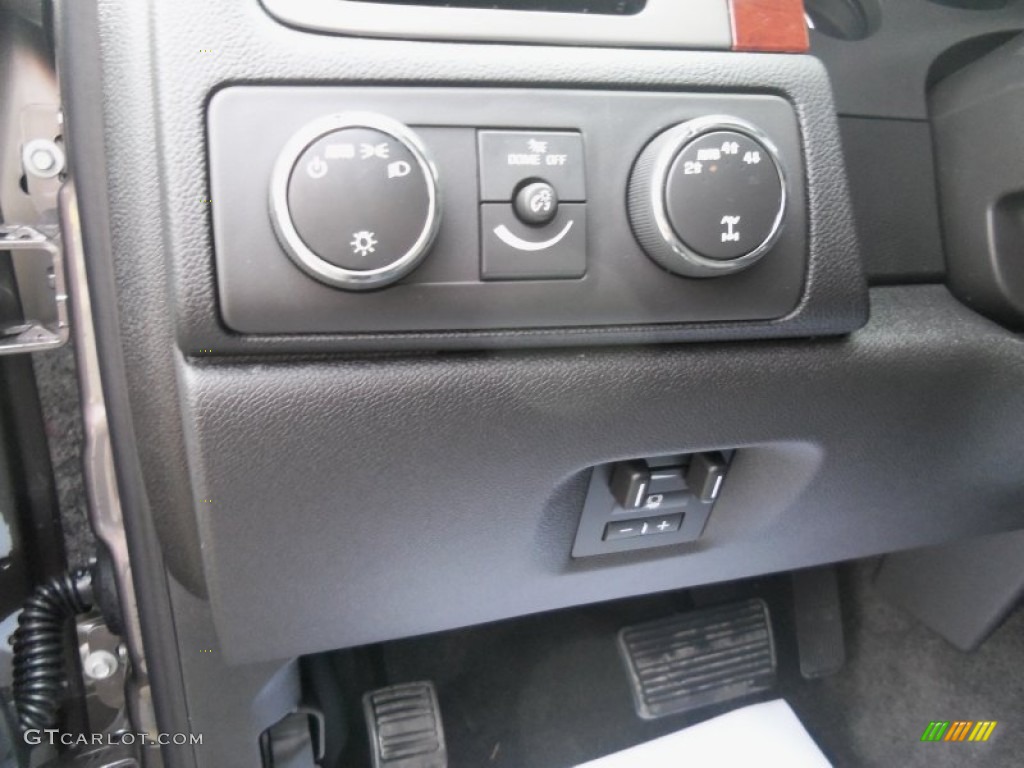 2014 Chevrolet Tahoe LS 4x4 Controls Photo #87377257