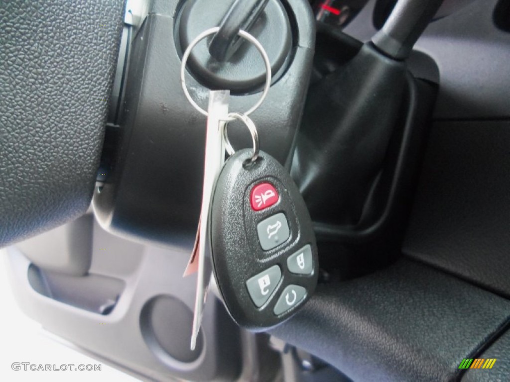 2014 Chevrolet Tahoe LS 4x4 Keys Photos