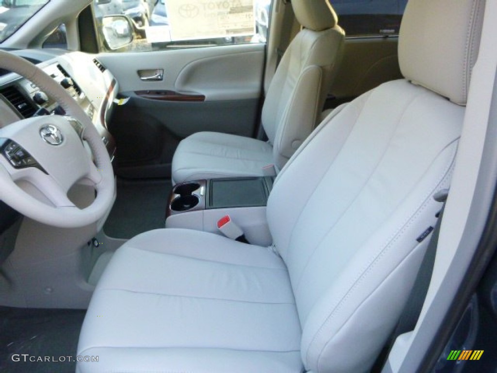 2014 Toyota Sienna XLE Front Seat Photo #87378073