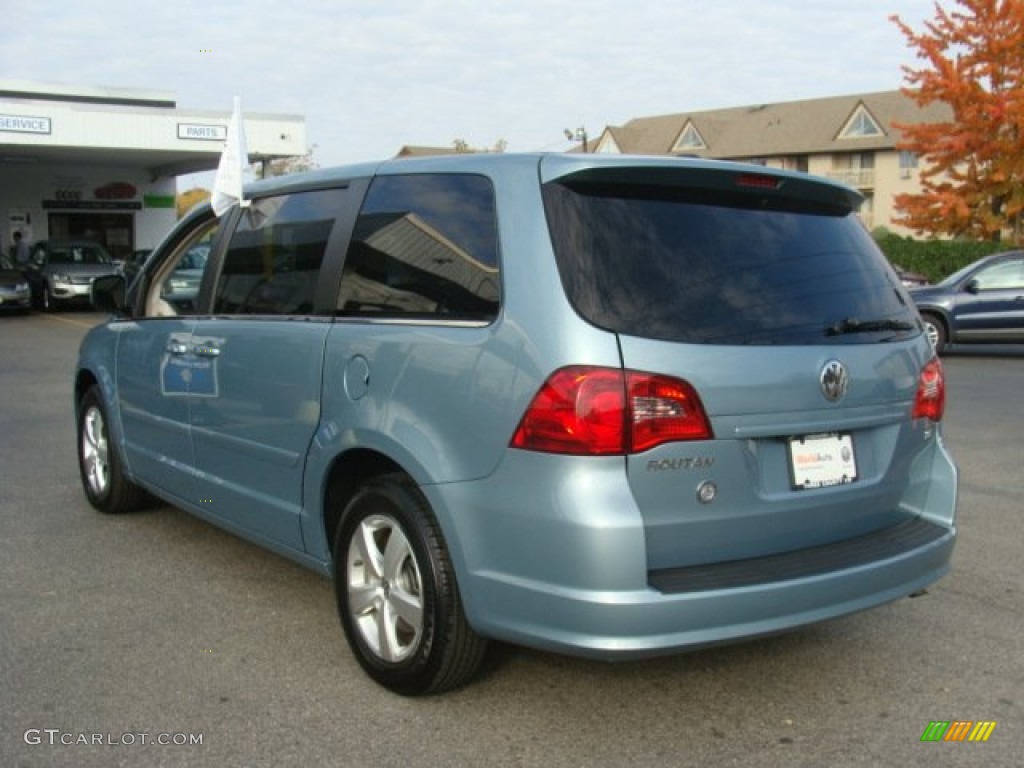 2010 Routan SE - Antigua Blue Metallic / Aero Gray photo #4