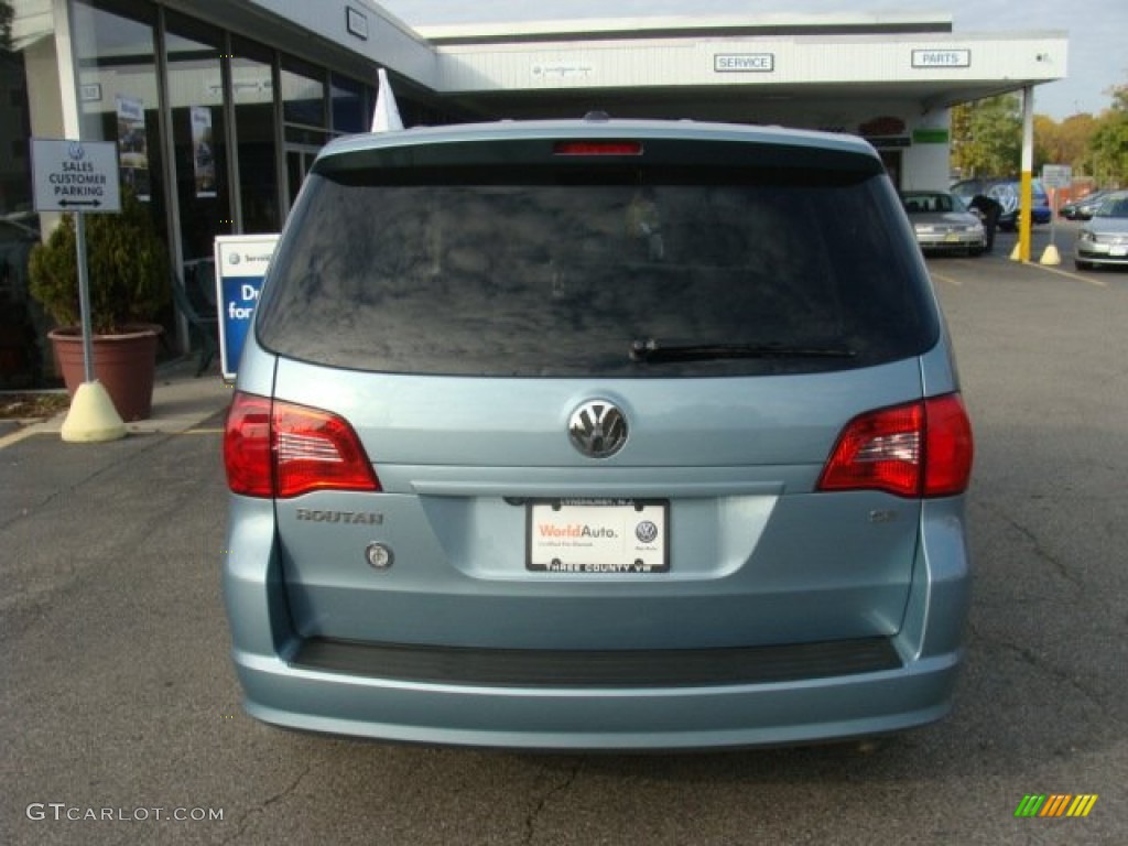 2010 Routan SE - Antigua Blue Metallic / Aero Gray photo #5