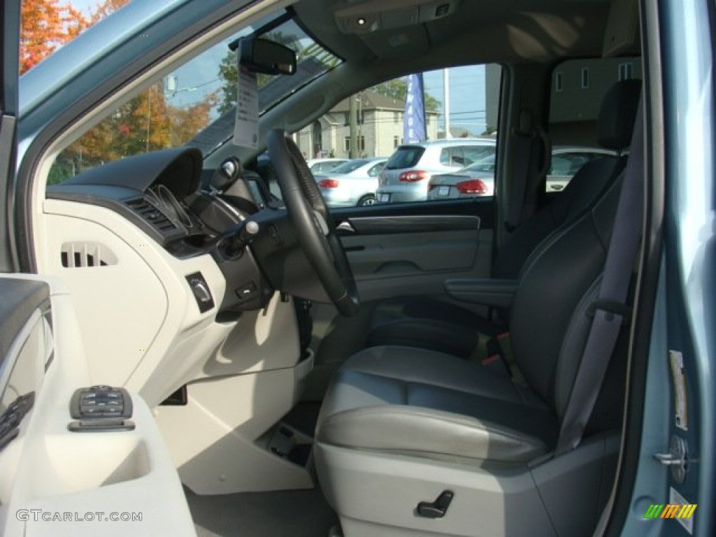 2010 Routan SE - Antigua Blue Metallic / Aero Gray photo #6