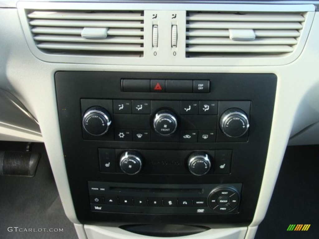 2010 Routan SE - Antigua Blue Metallic / Aero Gray photo #11