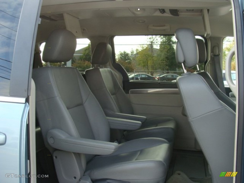 2010 Routan SE - Antigua Blue Metallic / Aero Gray photo #12