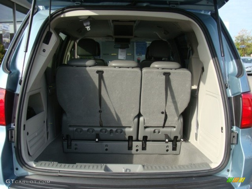 2010 Routan SE - Antigua Blue Metallic / Aero Gray photo #13