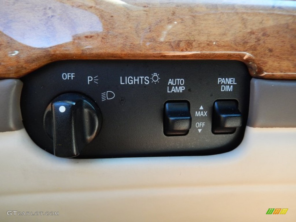 2001 Lincoln Continental Standard Continental Model Controls Photos