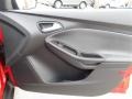 Race Red - Focus SE Hatchback Photo No. 10