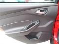 Race Red - Focus SE Hatchback Photo No. 14