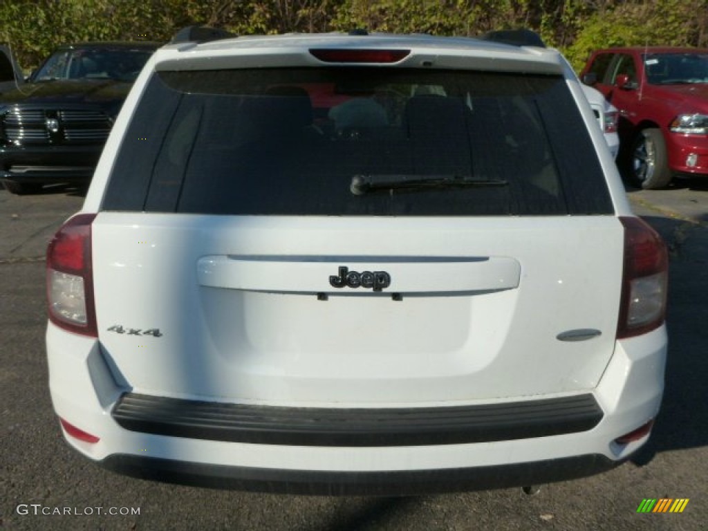 2014 Compass Latitude 4x4 - Bright White / Dark Slate Gray photo #4