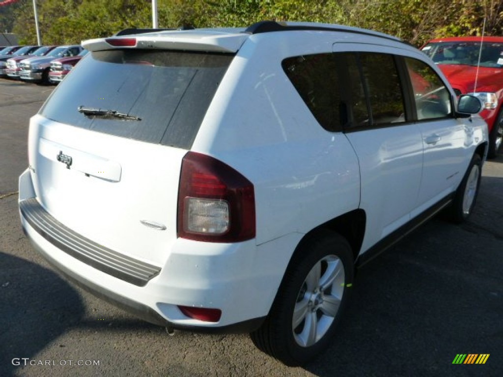 2014 Compass Latitude 4x4 - Bright White / Dark Slate Gray photo #5
