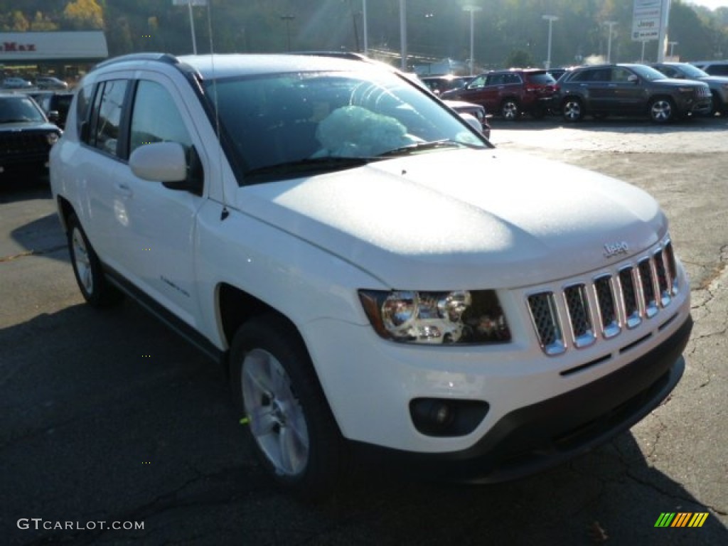 2014 Compass Latitude 4x4 - Bright White / Dark Slate Gray photo #9