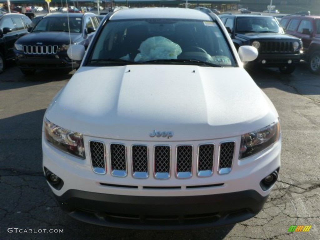 2014 Compass Latitude 4x4 - Bright White / Dark Slate Gray photo #10
