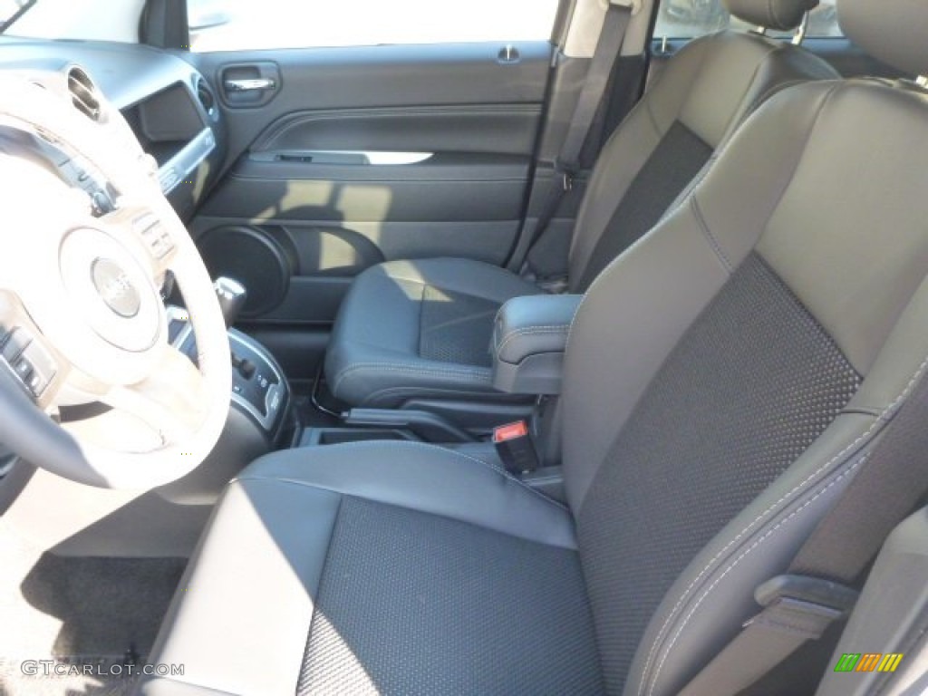 2014 Compass Latitude 4x4 - Bright White / Dark Slate Gray photo #12